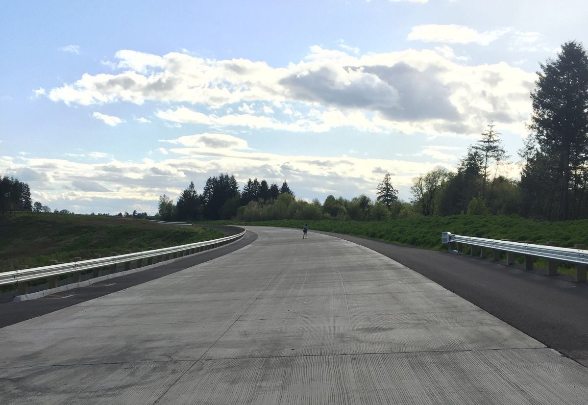 A paved stretch of the Newberg Dundee bypass