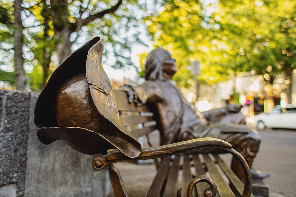 Ben Franklin bench in McMinnville